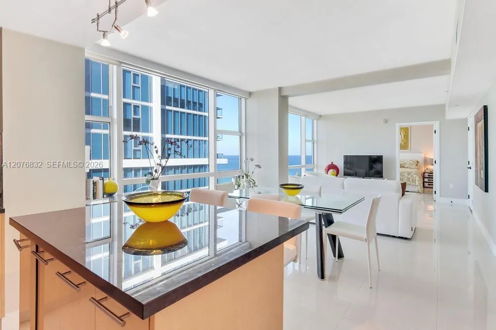 6801 Collins Ave #1216 Miami Beach, FL 33141
