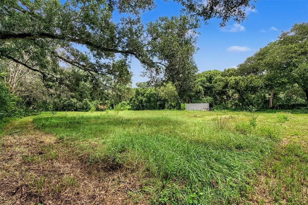 7208 E 21ST AVENUE Tampa, FL 33619