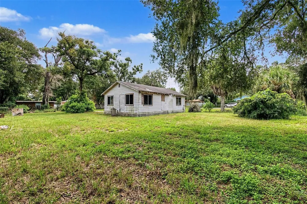 7208 E 21ST AVENUE Tampa, FL 33619