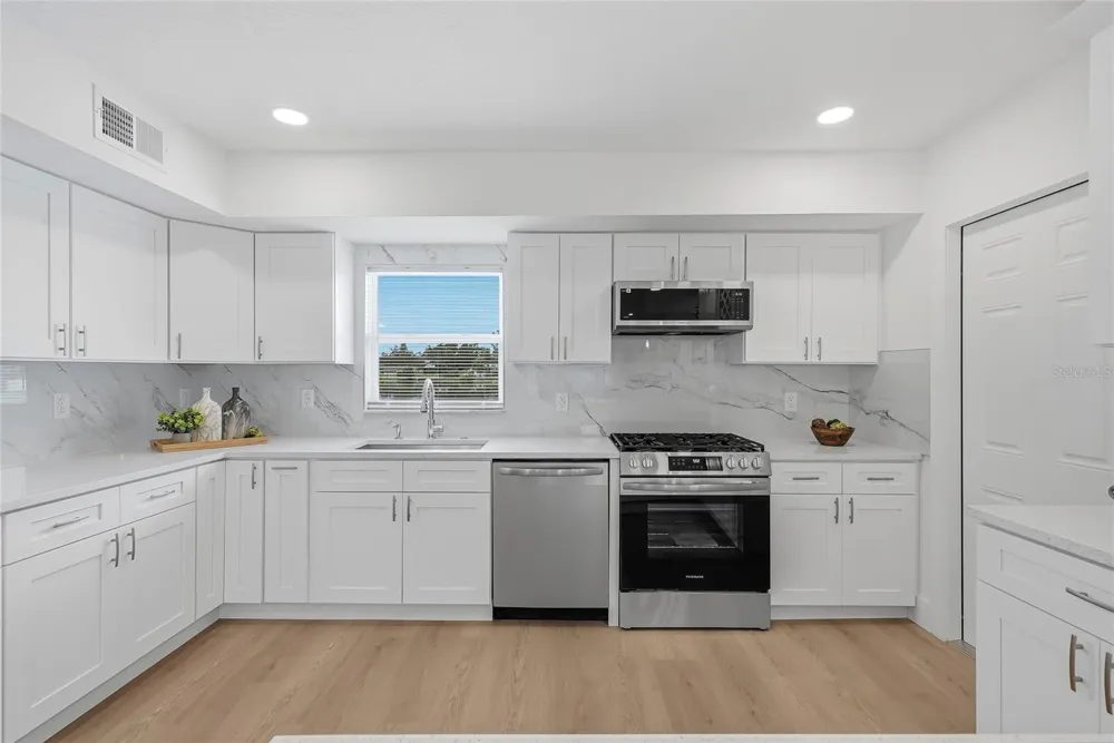 1494 85TH AVENUE St Petersburg, FL 33702