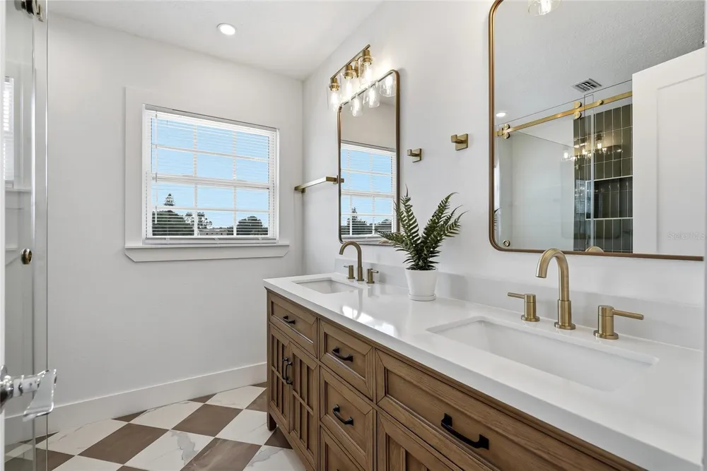 1494 85TH AVENUE St Petersburg, FL 33702
