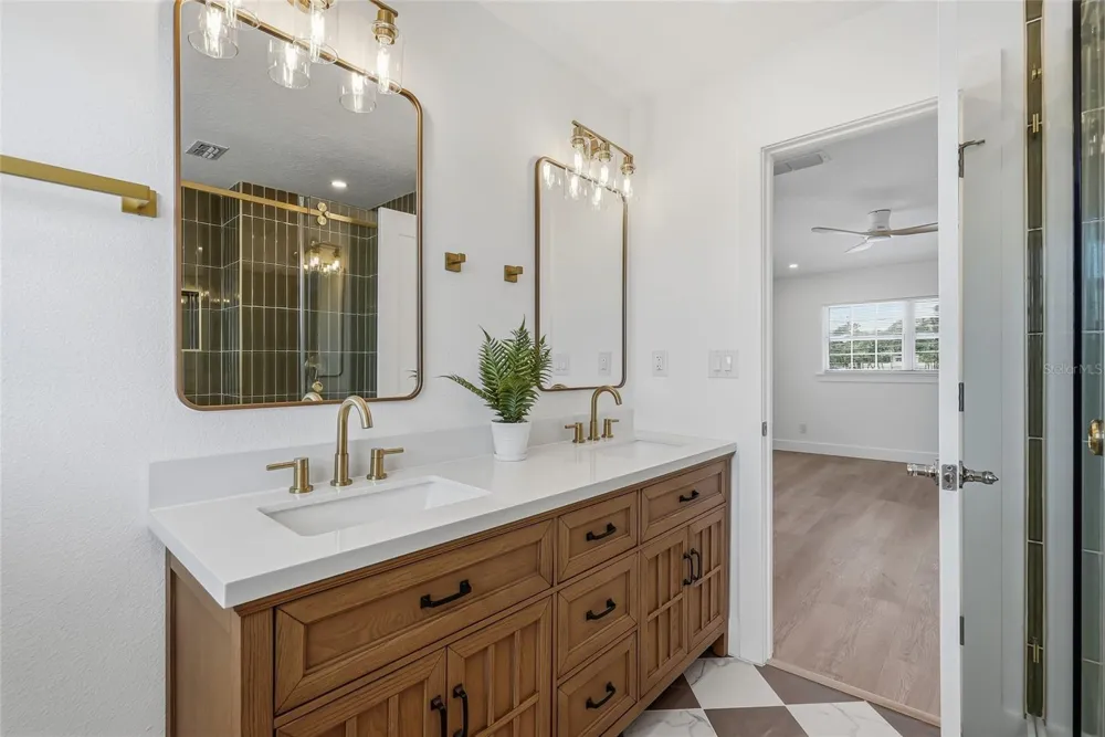 1494 85TH AVENUE St Petersburg, FL 33702