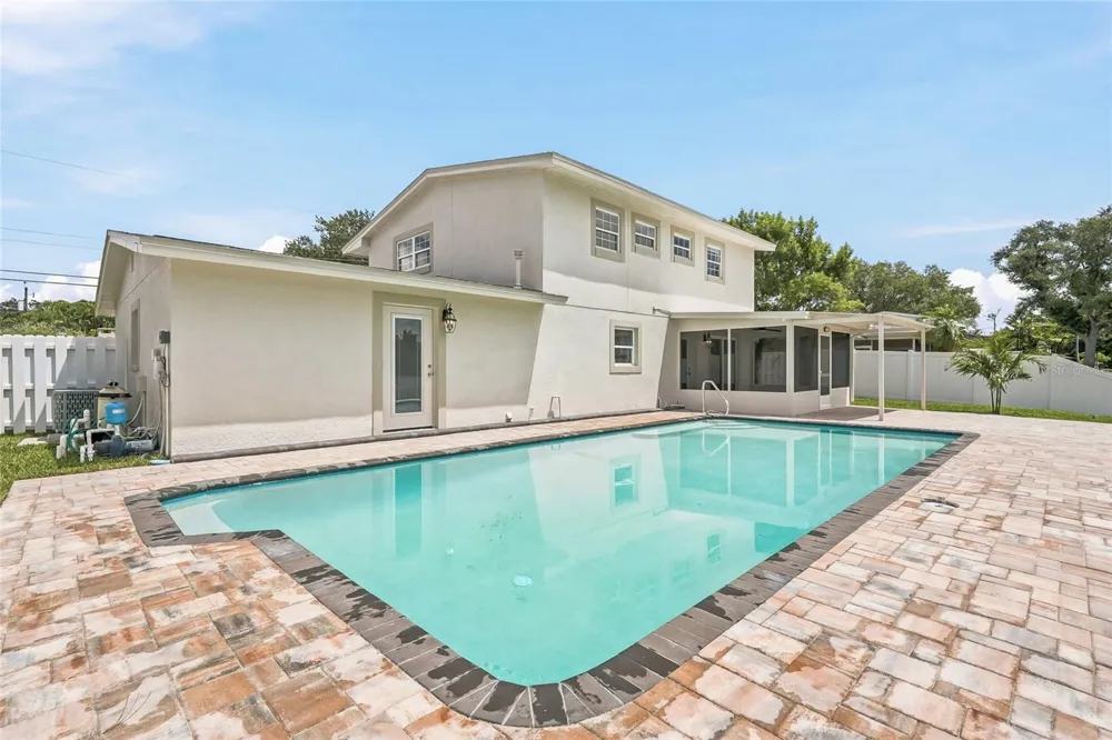 1494 85TH AVENUE St Petersburg, FL 33702