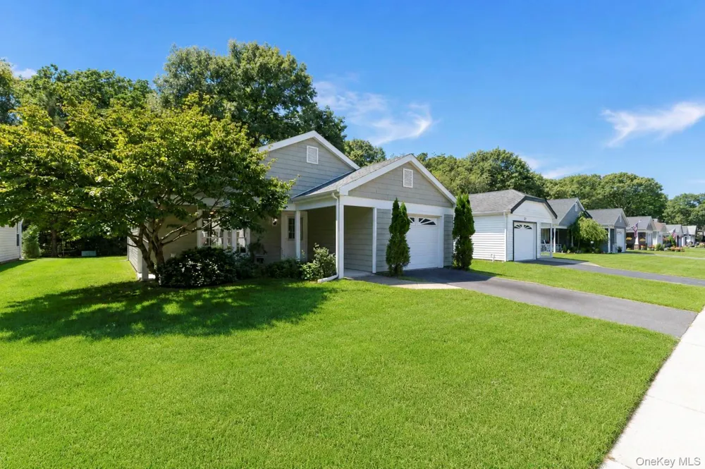 232 Belfast Lane Ridge, NY 11961