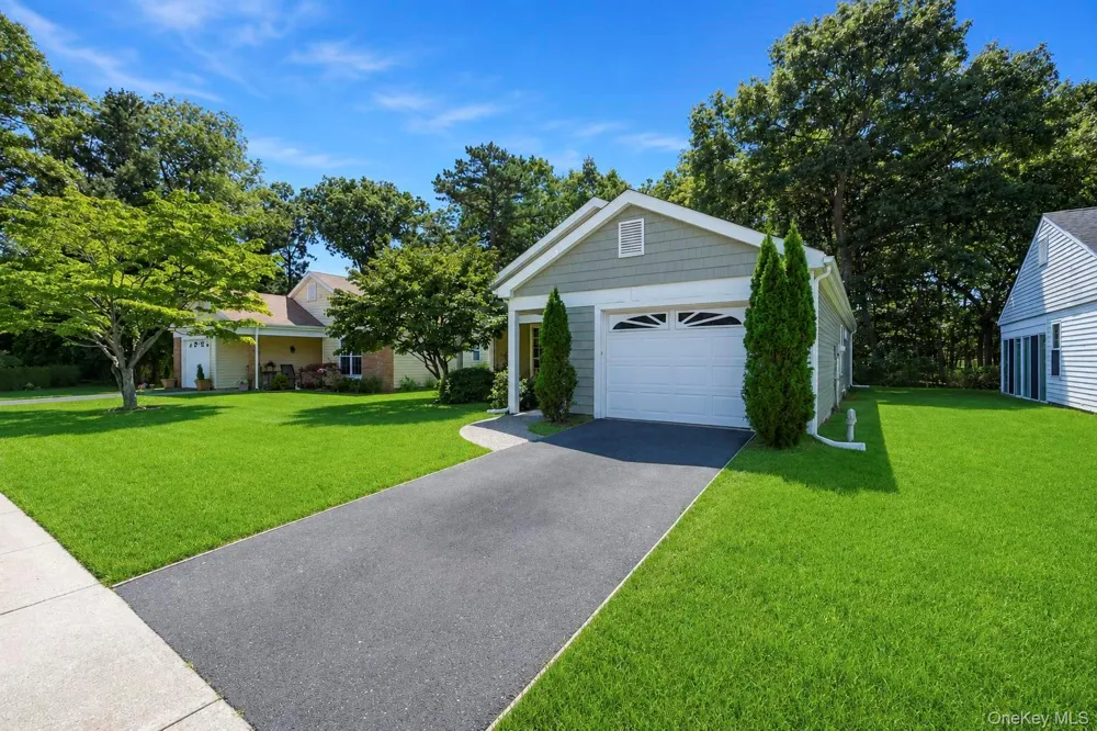 232 Belfast Lane Ridge, NY 11961