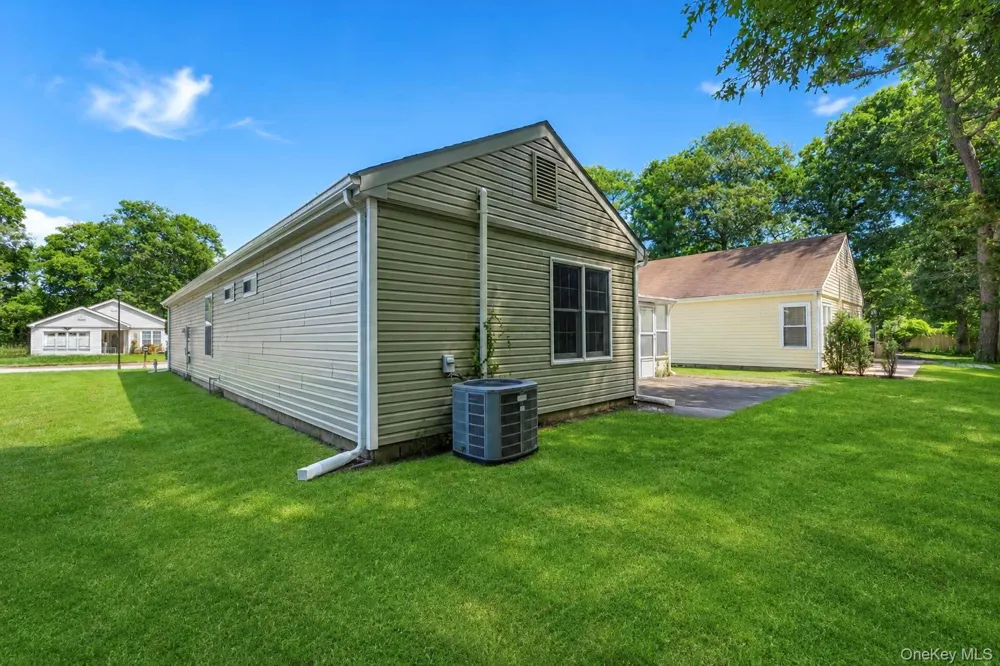 232 Belfast Lane Ridge, NY 11961
