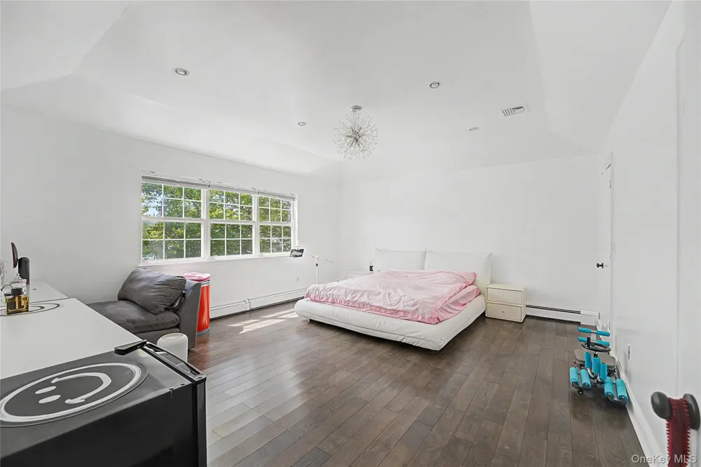 2455 7th Avenue East Meadow, NY 11554