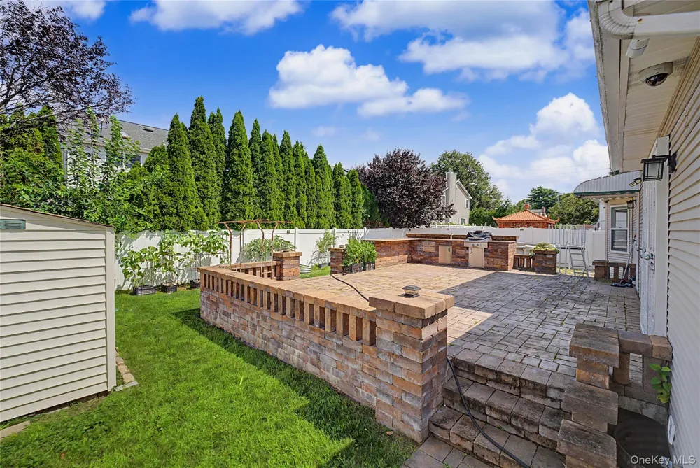 2455 7th Avenue East Meadow, NY 11554