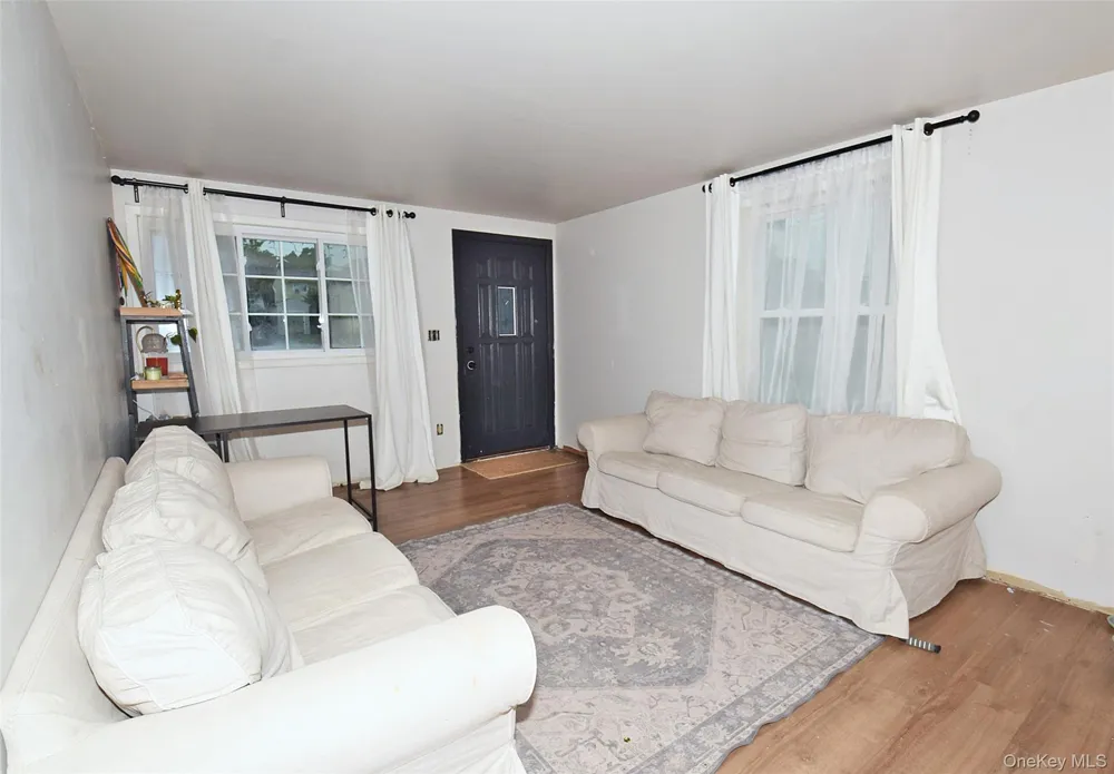 35 S 20th Street Wyandanch, NY 11798