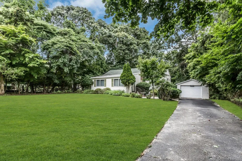 176 Side Road Wading River, NY 11792