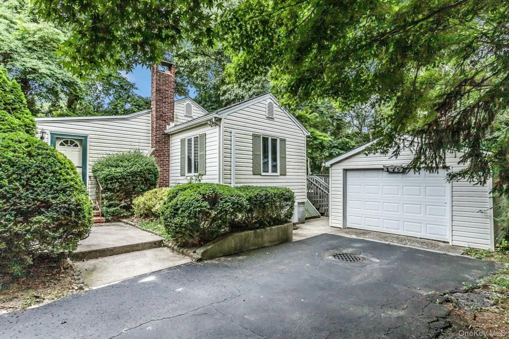 176 Side Road Wading River, NY 11792