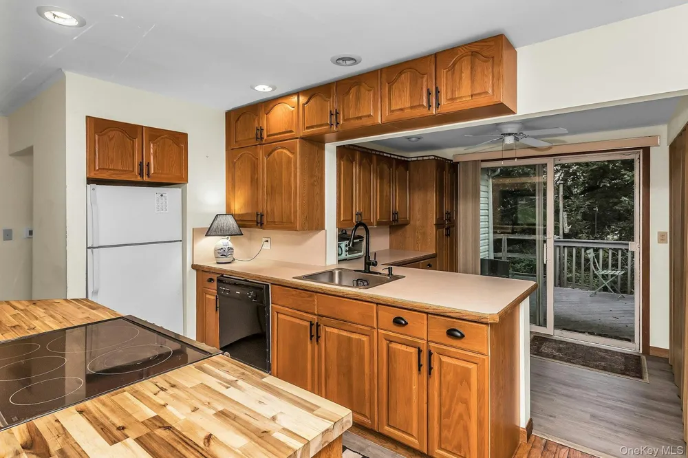 176 Side Road Wading River, NY 11792