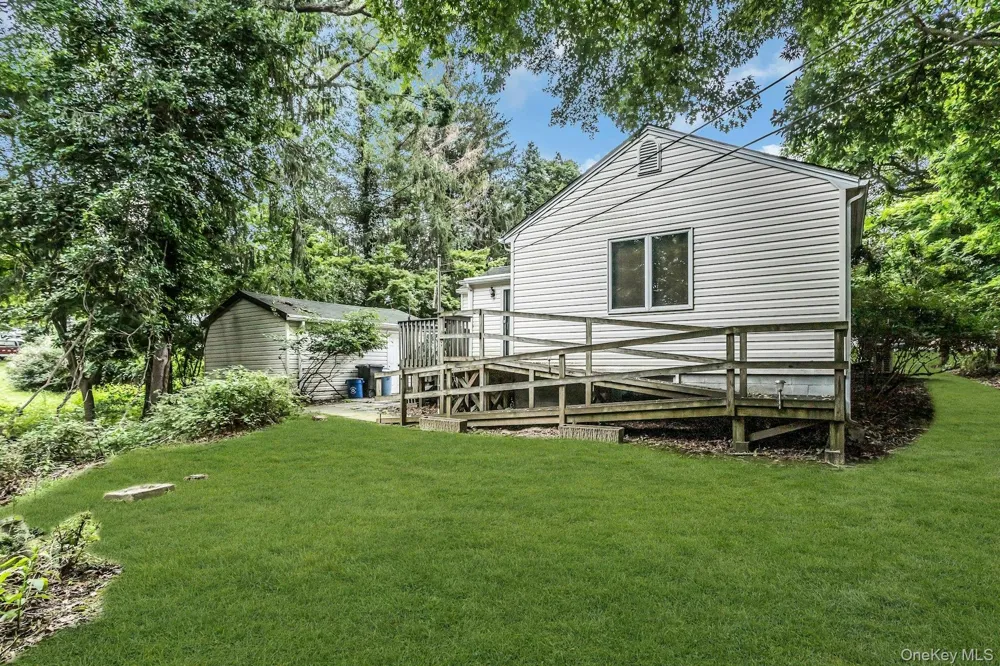 176 Side Road Wading River, NY 11792