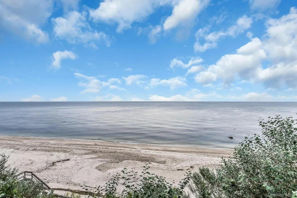 176 Side Road Wading River, NY 11792