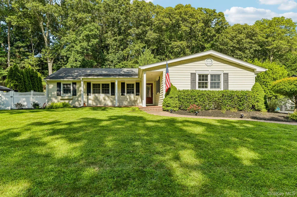 59 Derby Place Smithtown, NY 11787