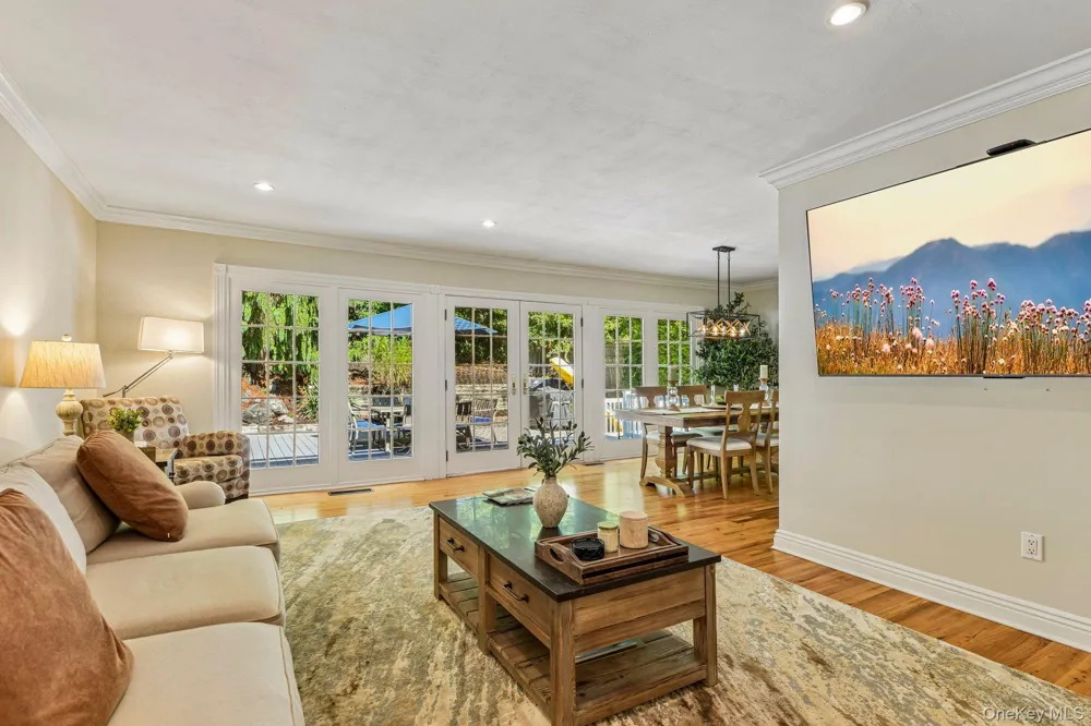 59 Derby Place Smithtown, NY 11787
