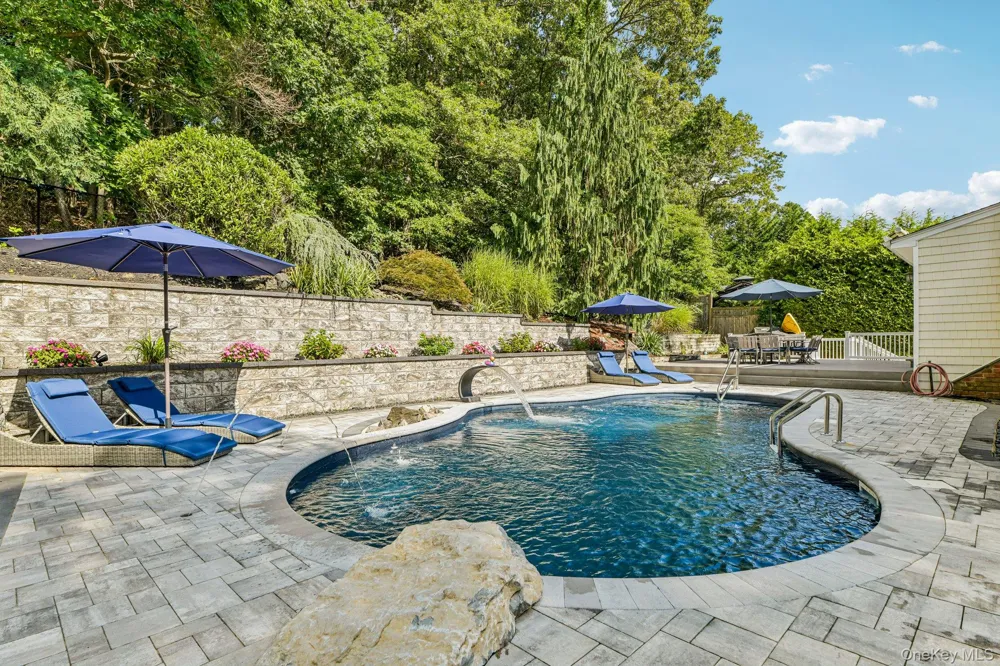 59 Derby Place Smithtown, NY 11787