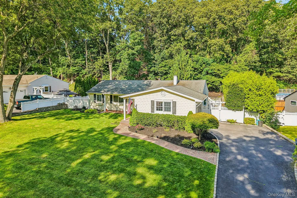 59 Derby Place Smithtown, NY 11787