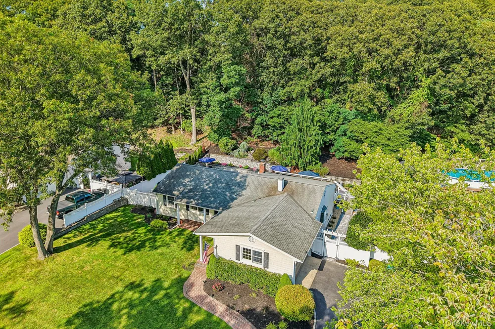59 Derby Place Smithtown, NY 11787