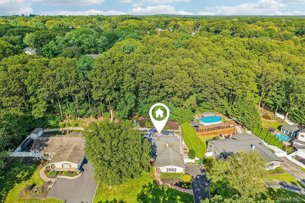 59 Derby Place Smithtown, NY 11787