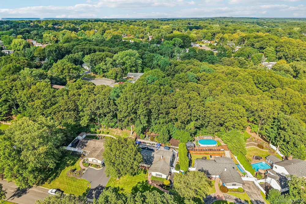59 Derby Place Smithtown, NY 11787