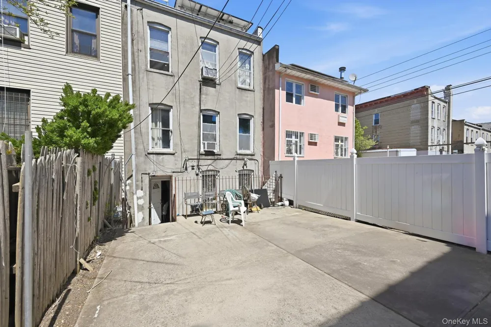 1086 Blake Avenue Brooklyn, NY 11208