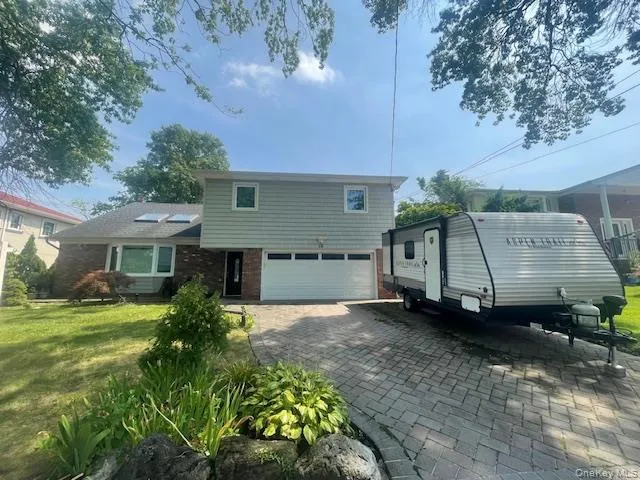 15 Captains Road North Woodmere, NY 11581
