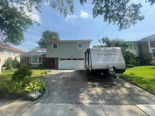 15 Captains Road North Woodmere, NY 11581