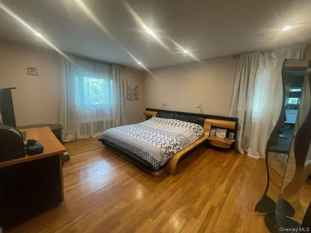 15 Captains Road North Woodmere, NY 11581