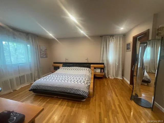 15 Captains Road North Woodmere, NY 11581