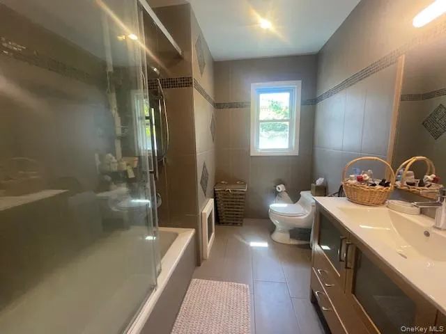 15 Captains Road North Woodmere, NY 11581