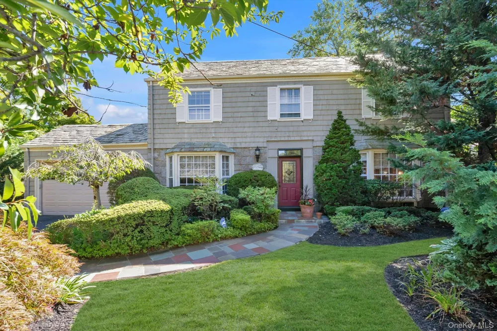 1559 Pebble Lane Hewlett, NY 11557