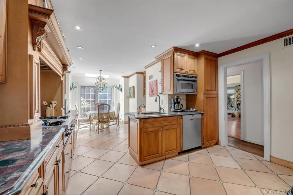 1559 Pebble Lane Hewlett, NY 11557