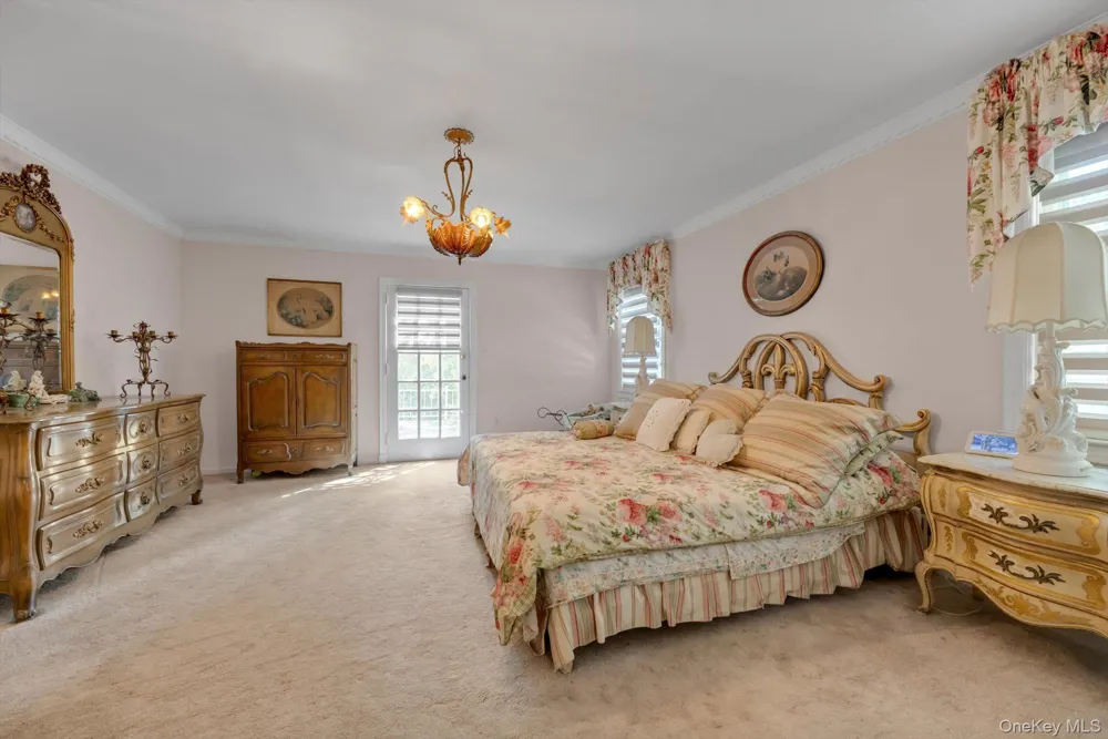 1559 Pebble Lane Hewlett, NY 11557