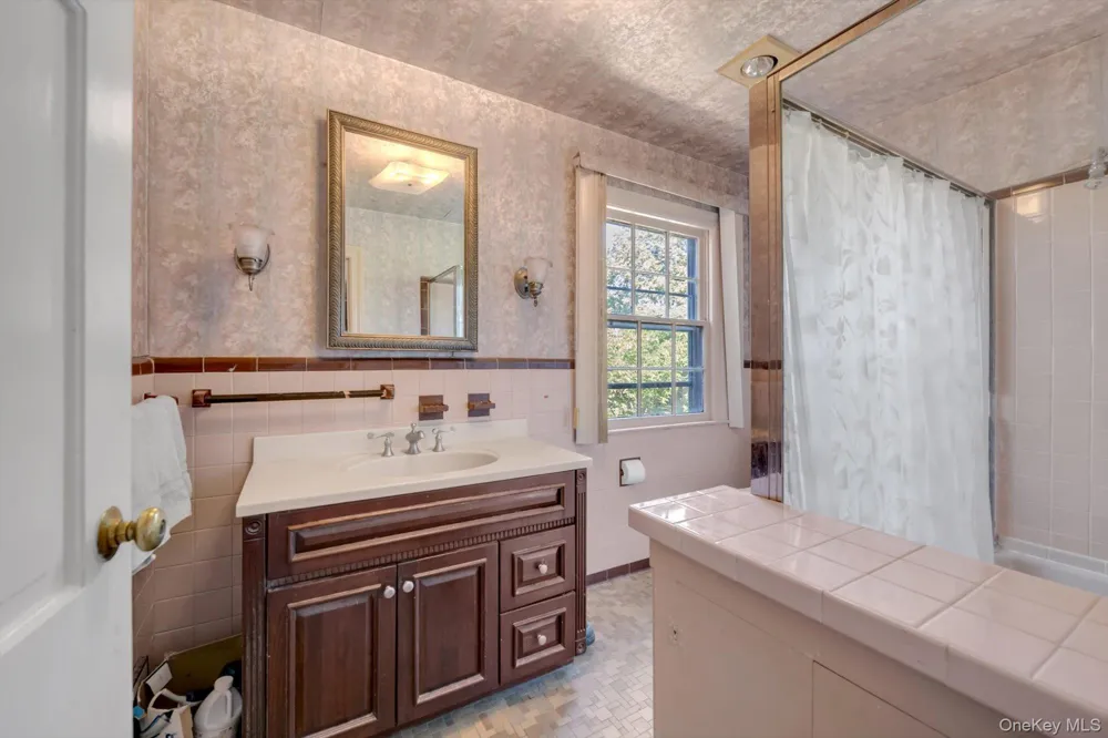 1559 Pebble Lane Hewlett, NY 11557