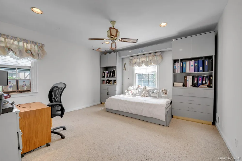 1559 Pebble Lane Hewlett, NY 11557