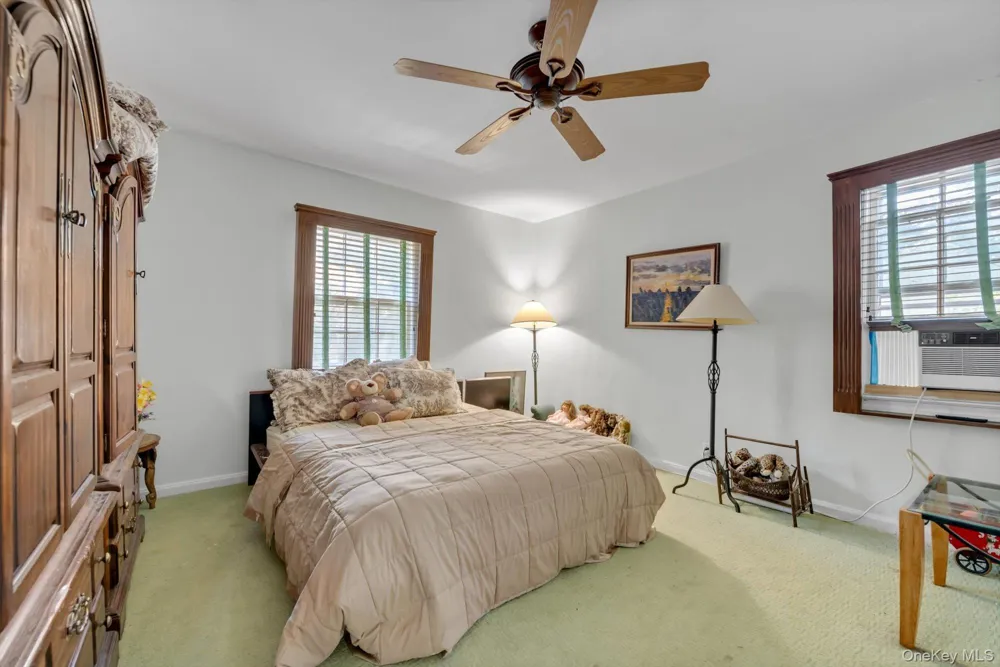 1559 Pebble Lane Hewlett, NY 11557