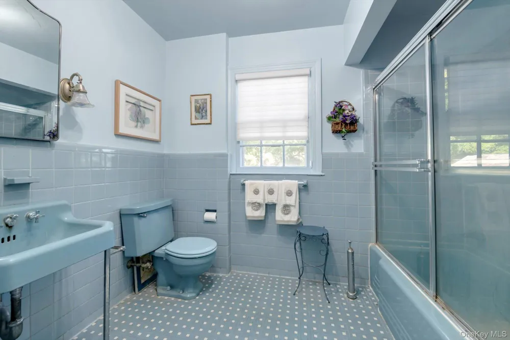 1559 Pebble Lane Hewlett, NY 11557