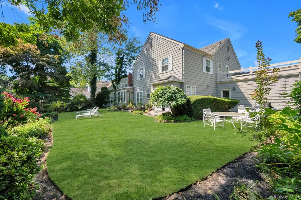 1559 Pebble Lane Hewlett, NY 11557