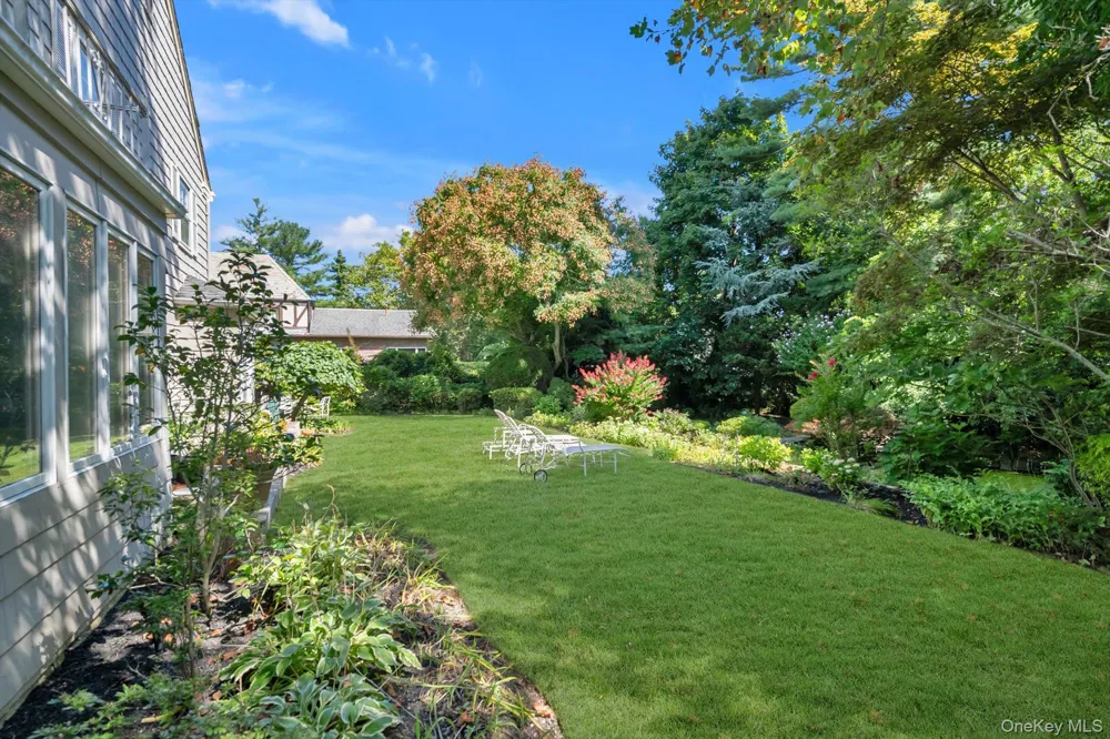 1559 Pebble Lane Hewlett, NY 11557