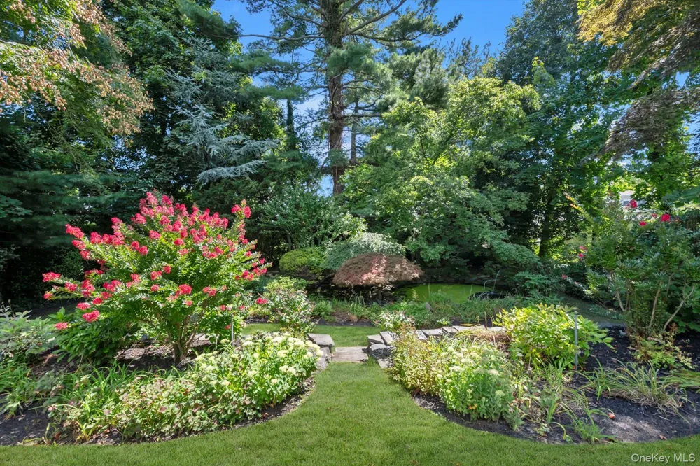 1559 Pebble Lane Hewlett, NY 11557