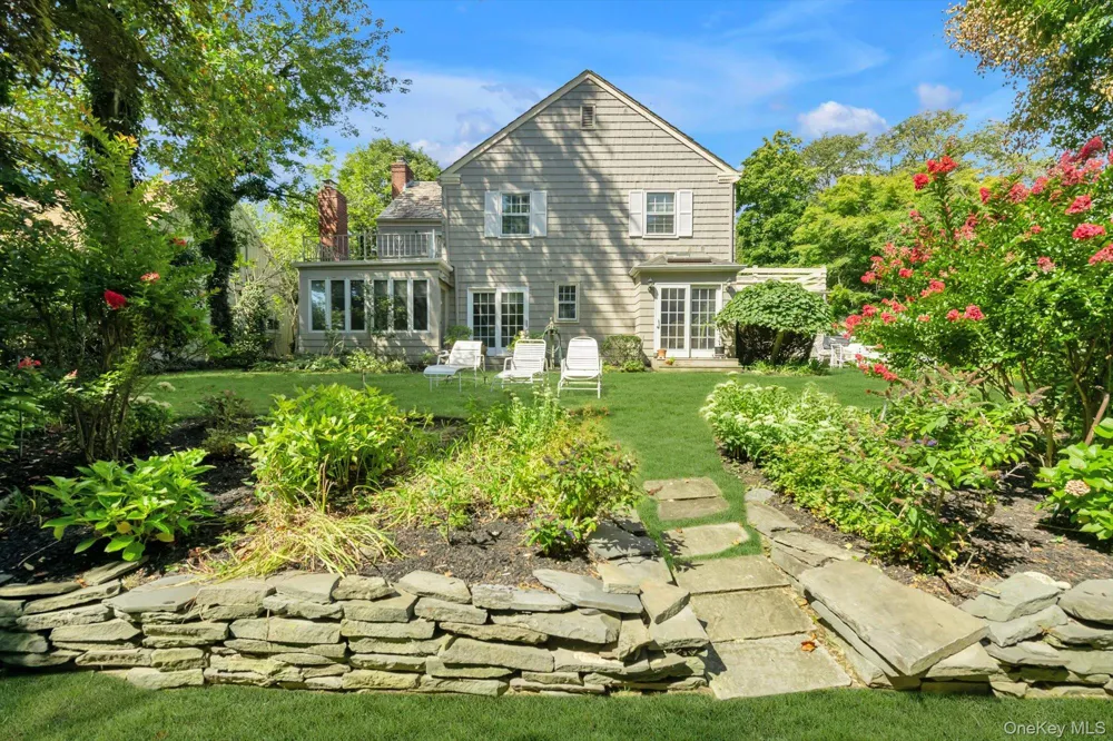 1559 Pebble Lane Hewlett, NY 11557