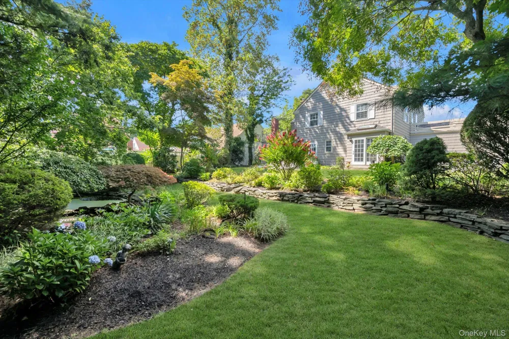 1559 Pebble Lane Hewlett, NY 11557