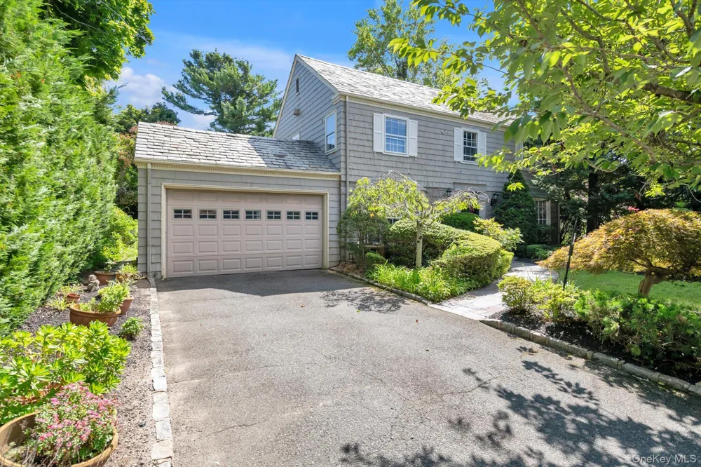 1559 Pebble Lane Hewlett, NY 11557