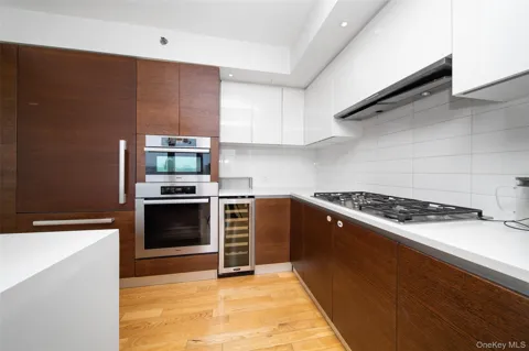 39-16 Prince Street #PhB
