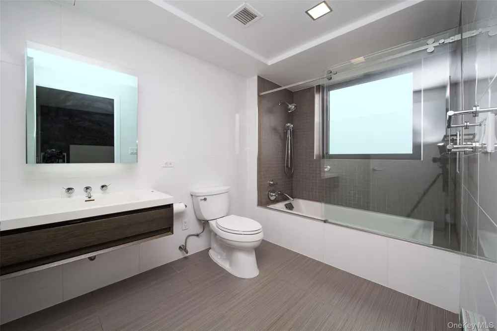 39-16 Prince Street #PhB Flushing, NY 11354
