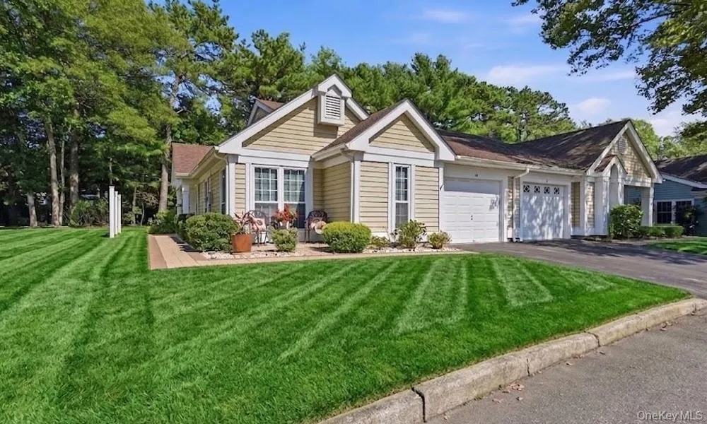 15 Glen Drive Ridge, NY 11961