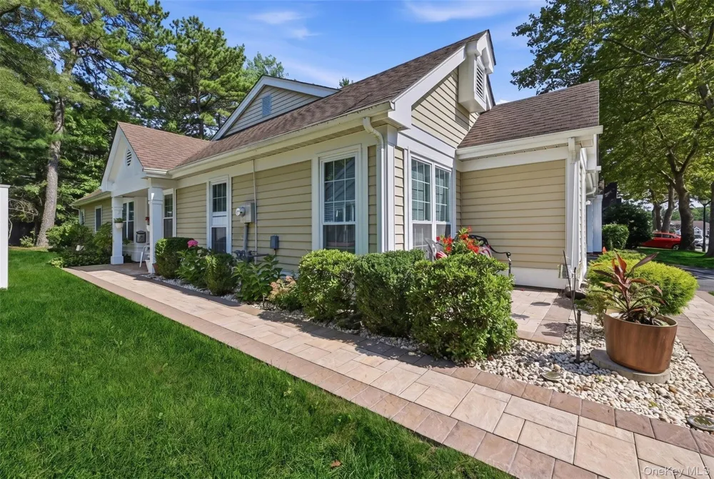 15 Glen Drive Ridge, NY 11961