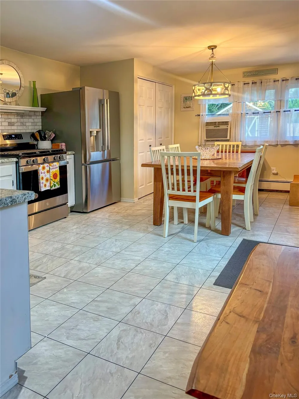 23 LAKE AVE Center Moriches, NY 11934