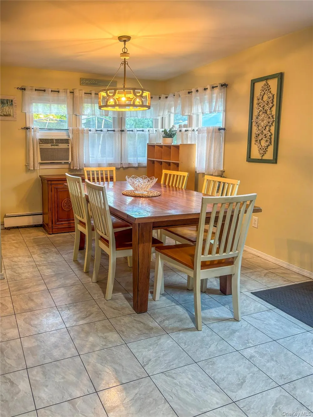 23 LAKE AVE Center Moriches, NY 11934